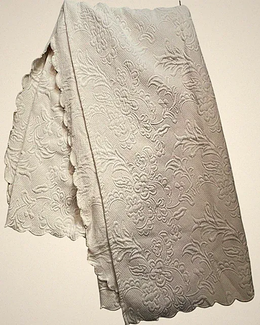 CGG Home Embossed Floral Full Size Coverlet Bedspread Cream Scalloped Trim