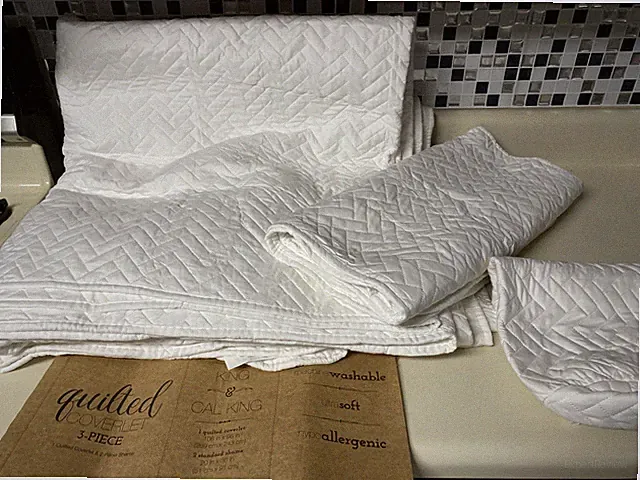 ienjoy Home King / Cali White Quilt Coverlet w/ Matching Shams Microfiber NWOT